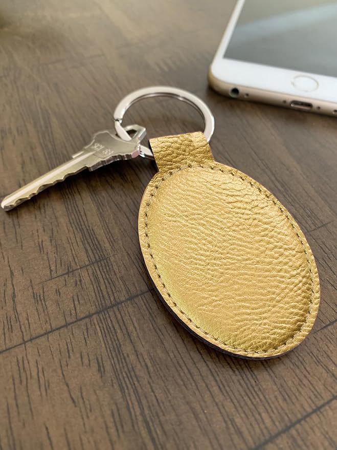 LaserGram Oval Keychain, Golfer Golfing, Personalized Engraving Included (Gold)