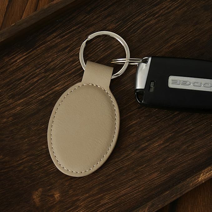 LaserGram Oval Keychain, Golfer Golfing, Personalized Engraving Included (Beige)